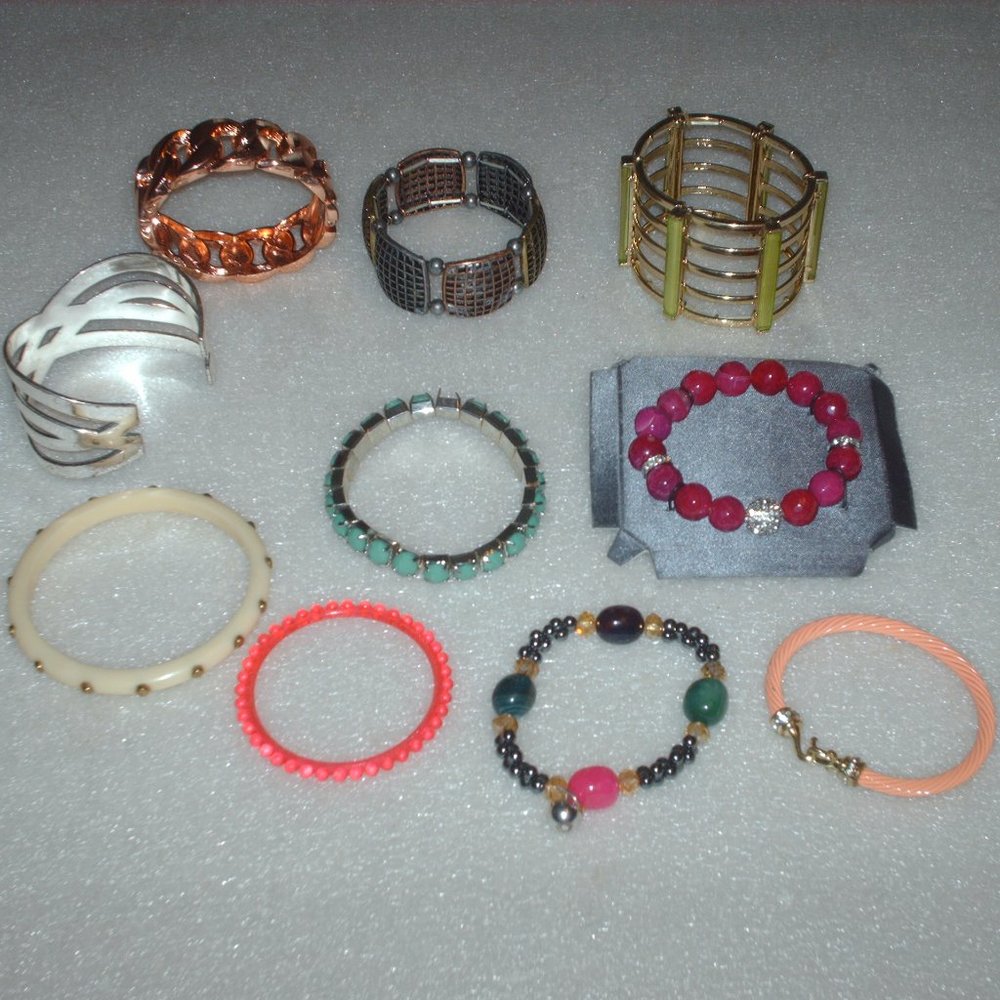 Colorful bundle of 10 fashion bracelets